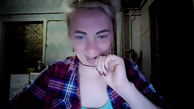 Snapshot of EmmaCat_ chatting on 04/15/26, 05:14 EmmaCat online show from 04/15/26, 05:14