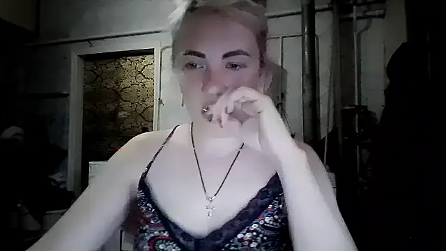 Snapshot of EmmaCat_ chatting on 04/17/26, 12:08 EmmaCat online show from 04/17/26, 12:08