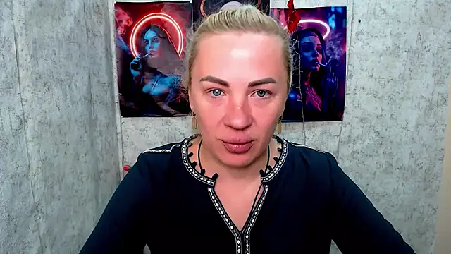 Snapshot of EmmaCat_ chatting on 04/22/26, 04:37 EmmaCat online show from 04/22/26, 04:37