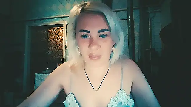 Snapshot of EmmaCat_ chatting on 04/24/26, 03:42 EmmaCat online show from 04/24/26, 03:42