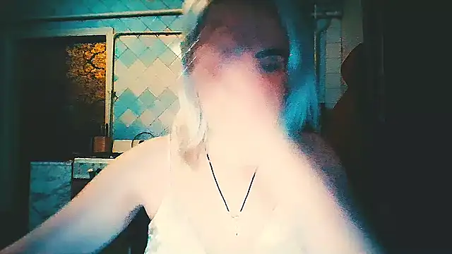 Snapshot of EmmaCat_ chatting on 04/24/26, 06:21 EmmaCat online show from 04/24/26, 06:21