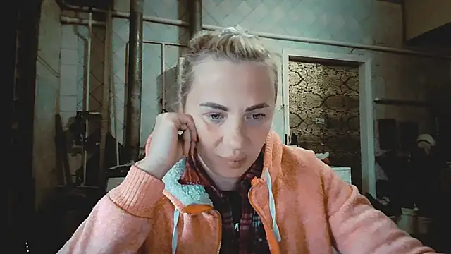 Snapshot of EmmaCat_ chatting on 04/29/26, 12:20 EmmaCat online show from 04/29/26, 12:20