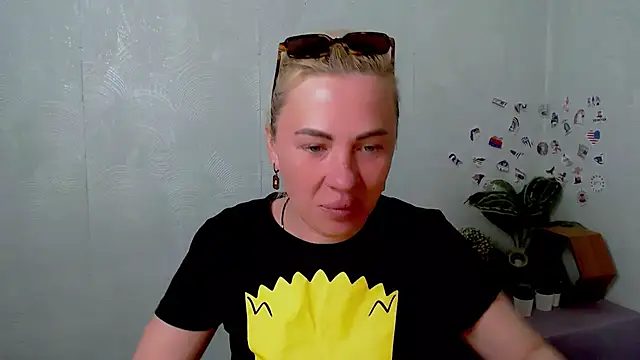 Snapshot of EmmaCat_ chatting on 05/05/26, 04:20 EmmaCat online show from 05/05/26, 04:20