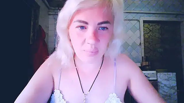 Snapshot of EmmaCat_ chatting on 05/16/26, 03:14 EmmaCat online show from 05/16/26, 03:14