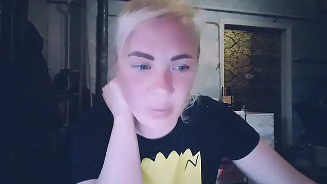 Snapshot of EmmaCat_ chatting on 05/16/26, 11:31 EmmaCat online show from 05/16/26, 11:31