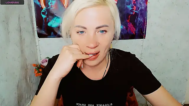 Snapshot of EmmaCat_ chatting on 05/26/26, 07:59 EmmaCat online show from 05/26/26, 07:59
