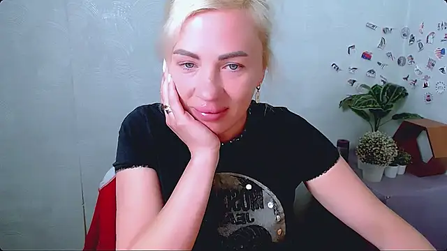 Snapshot of EmmaCat_ chatting on 05/28/26, 06:10 EmmaCat online show from 05/28/26, 06:10