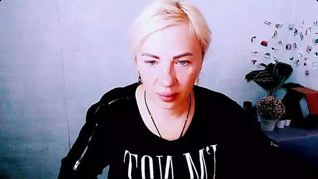 Snapshot of EmmaCat_ chatting on 06/01/26, 04:14 EmmaCat online show from 06/01/26, 04:14