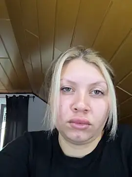 Snapshot of Juliane_Deutschland chatting on 10/06/25, 01:08 Juliane Deutschland online show from 10/06/25, 01:08