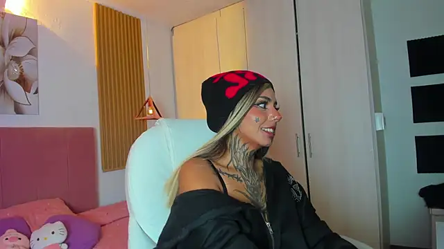 KoraRousee online show from 09/16/25, 03:13