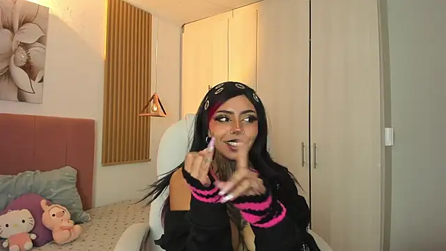 KoraRousee online show from 10/28/25, 01:47