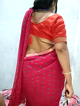 Snapshot of bigcutecouple chatting on 03/13/26, 08:04 bigcutecouple online show from 03/13/26, 08:04