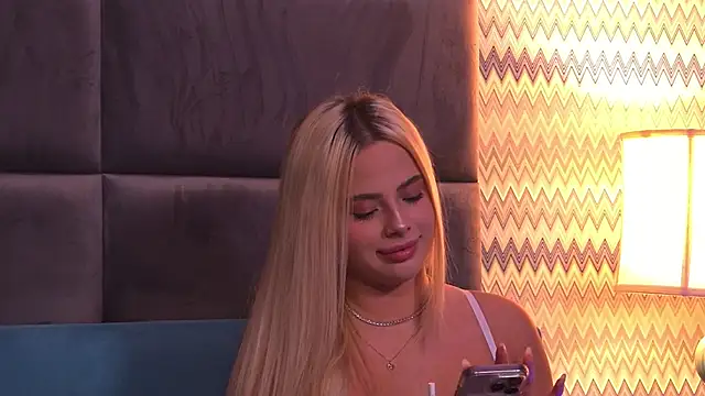 Snapshot of YssabelFox chatting on 10/06/25, 03:15 YssabelFox online show from 10/06/25, 03:15