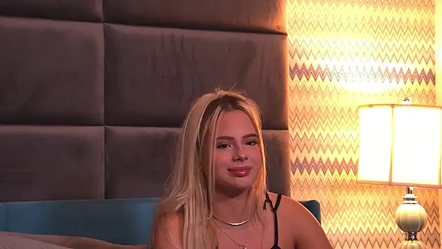 Snapshot of YssabelFox chatting on 10/07/25, 03:25 YssabelFox online show from 10/07/25, 03:25