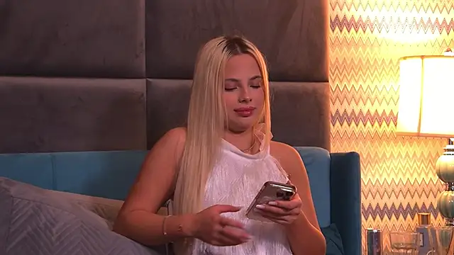 Snapshot of YssabelFox chatting on 10/12/25, 03:16 YssabelFox online show from 10/12/25, 03:16