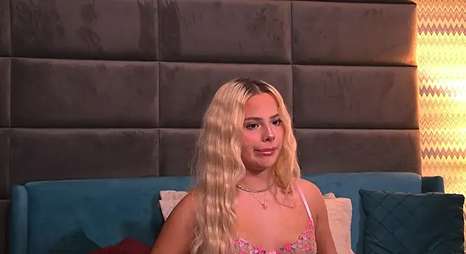 Snapshot of YssabelFox chatting on 10/17/25, 03:31 YssabelFox online show from 10/17/25, 03:31