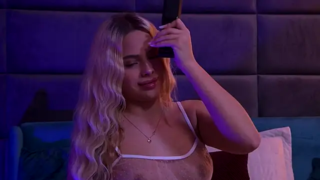 Snapshot of YssabelFox chatting on 11/07/25, 03:56 YssabelFox online show from 11/07/25, 03:56