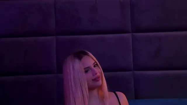 Snapshot of YssabelFox chatting on 11/15/25, 03:52 YssabelFox online show from 11/15/25, 03:52