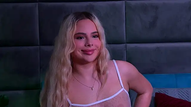 Snapshot of YssabelFox chatting on 11/22/25, 03:55 YssabelFox online show from 11/22/25, 03:55