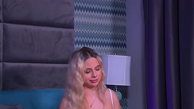 Snapshot of YssabelFox chatting on 11/30/25, 05:50 YssabelFox online show from 11/30/25, 05:50