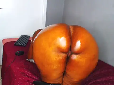 Snapshot of SweetHips95 chatting on 10/27/25, 12:58 SweetHips95 online show from 10/27/25, 12:58