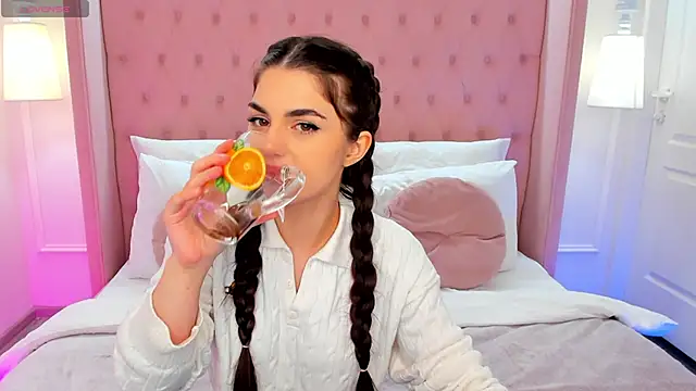 HelenTiny online show from 11/07/25, 01:22