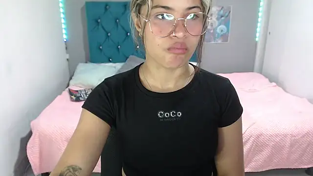 Snapshot of mia_sexgirl chatting on 06/19/26, 12:42 mia sexgirl online show from 06/19/26, 12:42