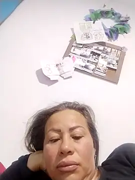 LaraCaliente online show from 10/09/25, 10:13