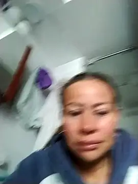 LaraCaliente online show from 10/15/25, 11:43