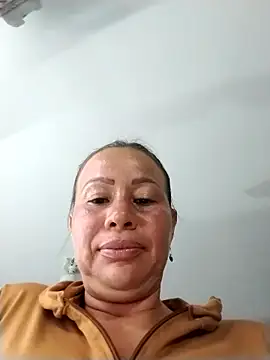 LaraCaliente online show from 11/15/25, 03:26