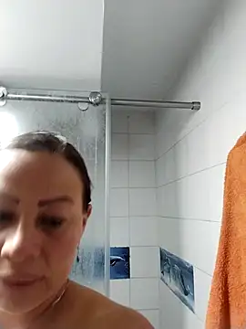 LaraCaliente online show from 04/15/26, 02:35