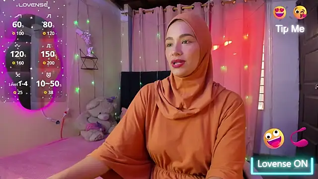 ShanaJamil online show from 12/22/25, 12:13