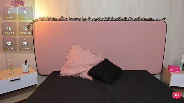 VivianSantana1 online show from 09/22/25, 11:56