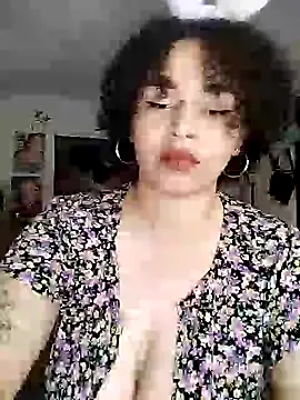 Julie wallace online show from 11/04/25, 09:03