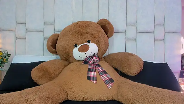 Snapshot of _GigiDoll_ chatting on 10/07/25, 12:02  GigiDoll  online show from 10/07/25, 12:02