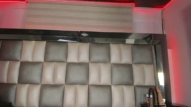 Snapshot of abbiecollins_js chatting on 11/11/25, 03:28 abbiecollins js online show from 11/11/25, 03:28