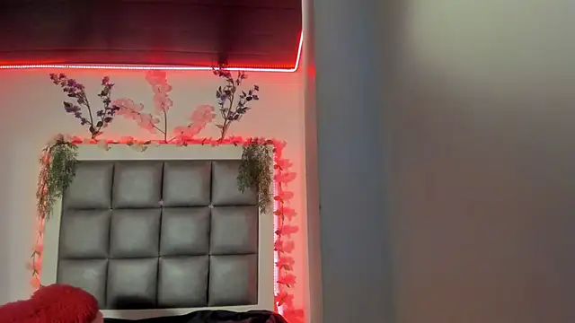 Snapshot of abbiecollins_js chatting on 03/17/26, 04:39 abbiecollins js online show from 03/17/26, 04:39