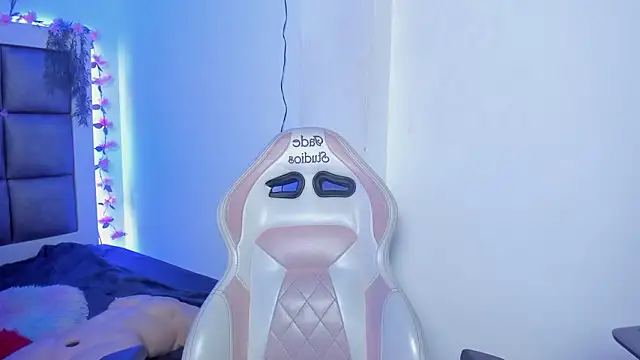 Snapshot of abbiecollins_js chatting on 03/31/26, 04:24 abbiecollins js online show from 03/31/26, 04:24