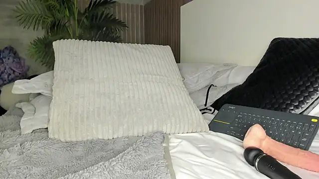 Amber Santana online show from 04/11/26, 07:45