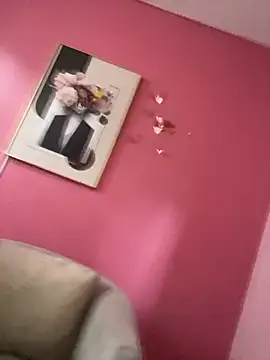 PrettyTiana  online show from 12/04/25, 08:39