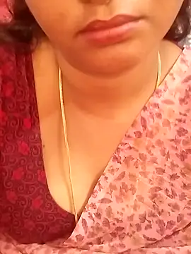 Snapshot of Tamil_Kayal_kutty chatting on 09/15/25, 06:35 Tamil Kayal kutty online show from 09/15/25, 06:35