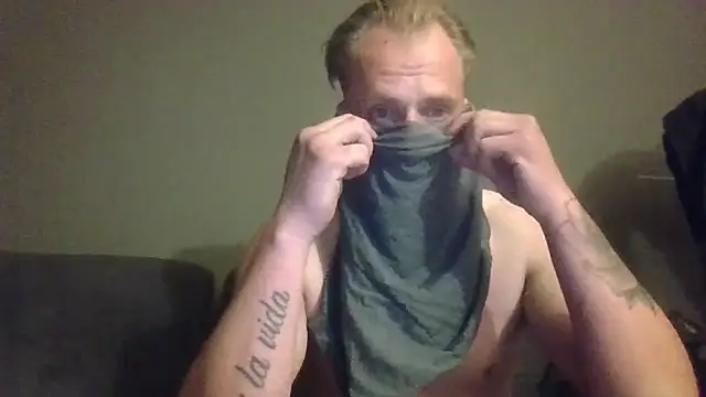 Snapshot of steef070 chatting on 05/15/26, 11:23 steef070 online show from 05/15/26, 11:23