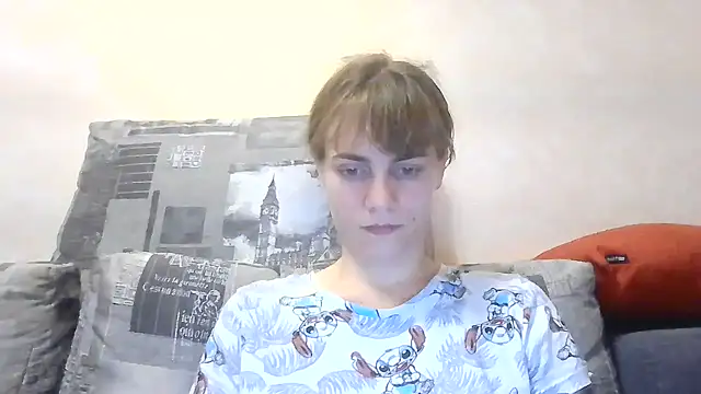 Snapshot of Loriven chatting on 10/08/25, 07:22 Loriven online show from 10/08/25, 07:22