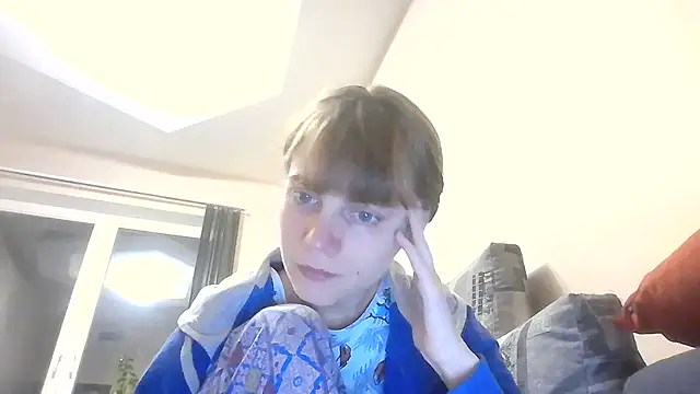 Snapshot of Loriven chatting on 10/28/25, 06:43 Loriven online show from 10/28/25, 06:43