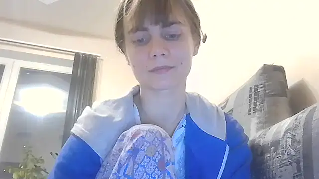 Snapshot of Loriven chatting on 11/04/25, 06:40 Loriven online show from 11/04/25, 06:40