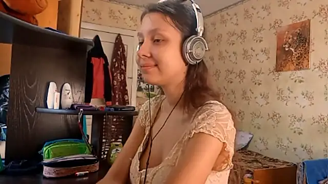 Snapshot of QutieDaSweet chatting on 09/22/25, 06:15 QutieDaSweet online show from 09/22/25, 06:15