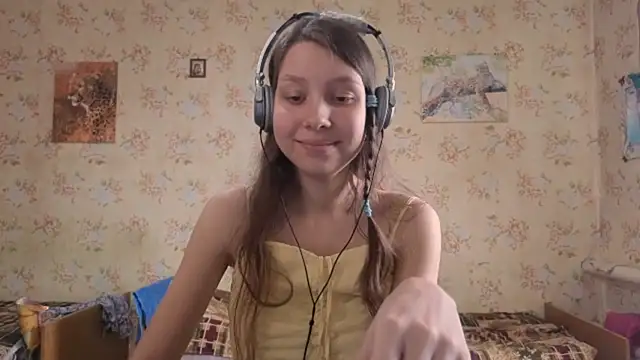 Snapshot of QutieDaSweet chatting on 10/03/25, 06:21 QutieDaSweet online show from 10/03/25, 06:21