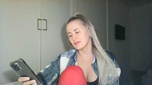 Snapshot of Frosian chatting on 09/23/25, 09:07 Frosian online show from 09/23/25, 09:07