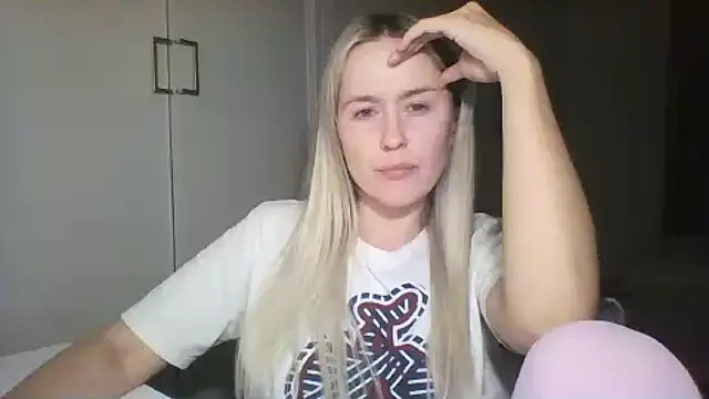 Snapshot of Frosian chatting on 09/30/25, 07:41 Frosian online show from 09/30/25, 07:41