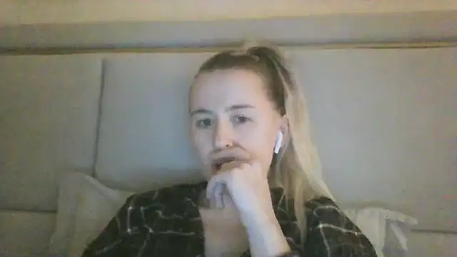 Snapshot of Frosian chatting on 11/19/25, 09:48 Frosian online show from 11/19/25, 09:48